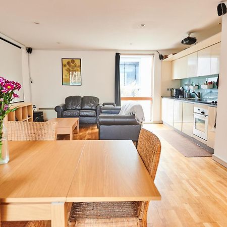 Bright 2 Bedroom Flat In Old Street With Balcony London Exterior foto