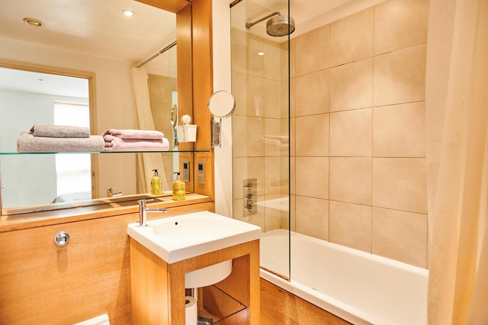 Bright 2 Bedroom Flat In Old Street With Balcony London Exterior foto